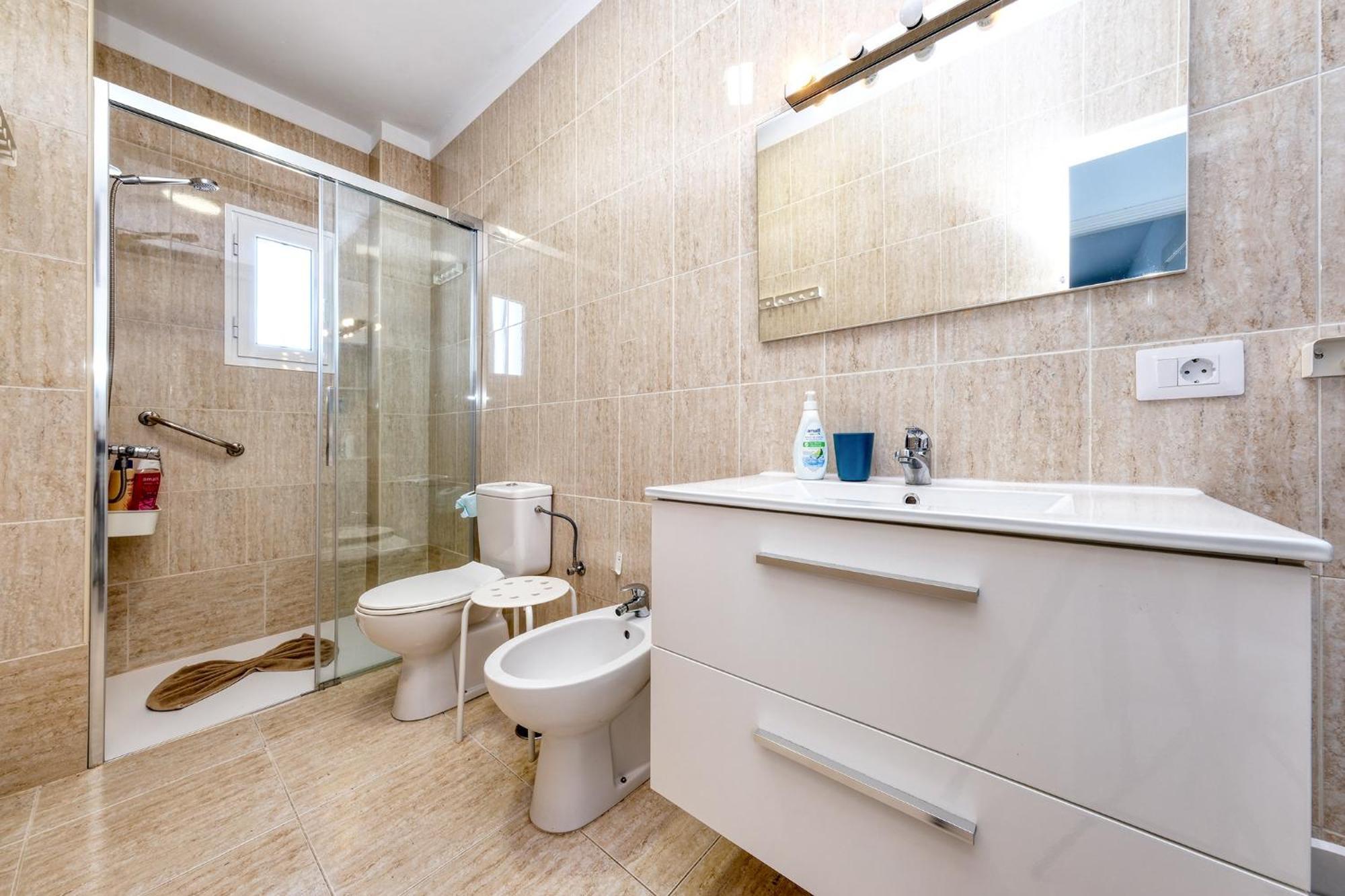 Vakantiehuis Casa Rame Beachfront, Amazing Seaview, Air-con Puerto del Carmen (Lanzarote)